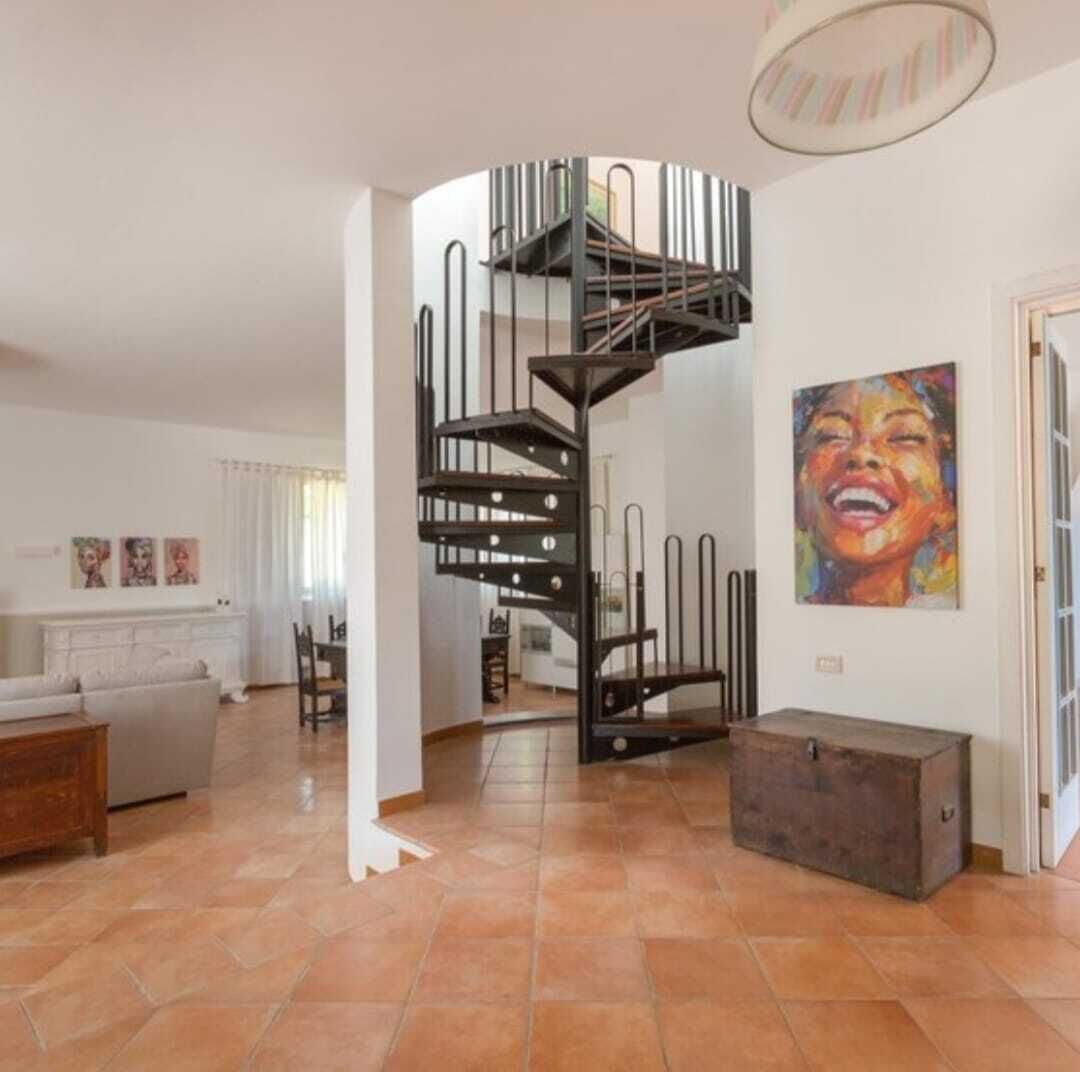 Villa (4 Bedrooms) | Wohnbereich | 32-Zoll-Smart-TV mit Kabelempfang