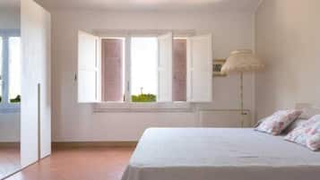 4 chambres, fer et planche à repasser, lits bébé (gratuits)