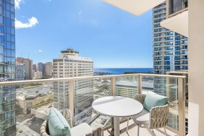 Property grounds - Luxury Ocean View High-Rise Condo at Sky Ala Moana w/Amazing Amenities (Honolulu)