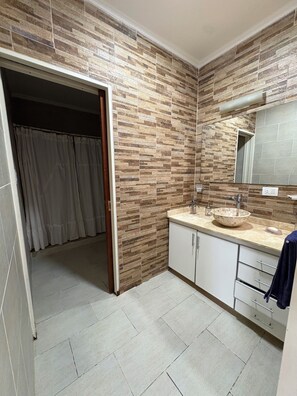 Bidé og toalettpapir