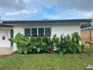 Exterior detail - Wonderful 2-bedroom house in Oakland Park perfect for your getaway (Oakland Park)