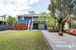 Exterior - Kangaroo Sanctuary (Sanctuary Point)