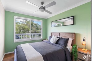 3 bedrooms, iron/ironing board, WiFi, bed sheets - Kangaroo Sanctuary (Sanctuary Point)