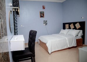 Deluxe Room, Balcony, City View | Desk, laptop workspace, blackout drapes, soundproofing - Montevar Hotel (Benin City)