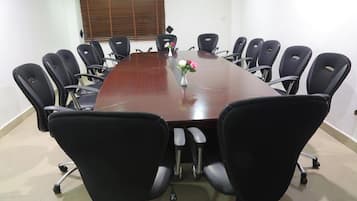 Deluxe Room, Balcony, City View | Meeting facility