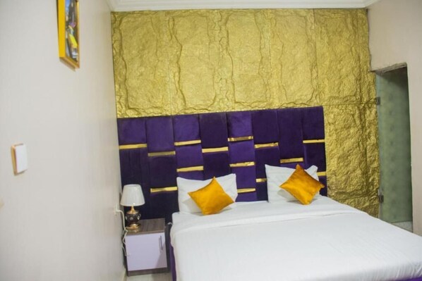Deluxe Room, Balcony, City View | Desk, laptop workspace, blackout drapes, soundproofing - Montevar Hotel (Benin City)
