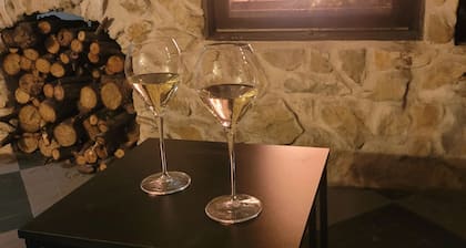 La Tour’terelle Guest Room: Mountain View, Private Terrace & Wi-Fi