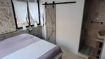 Fer et planche Ă repasser, Wi-Fi, draps fournis