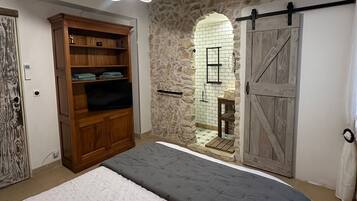 Silitysrauta/-lauta, Wi-Fi, vuodevaatteet