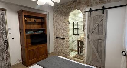 Guest Room “La Lisière” with Mountain View, Wi-Fi and Air Conditioning