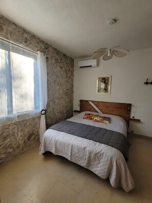 1 bedroom, iron/ironing board, WiFi, bed sheets - Guest Room “La Lisière” with Mountain View, Wi-Fi and Air Conditioning (Brantes)