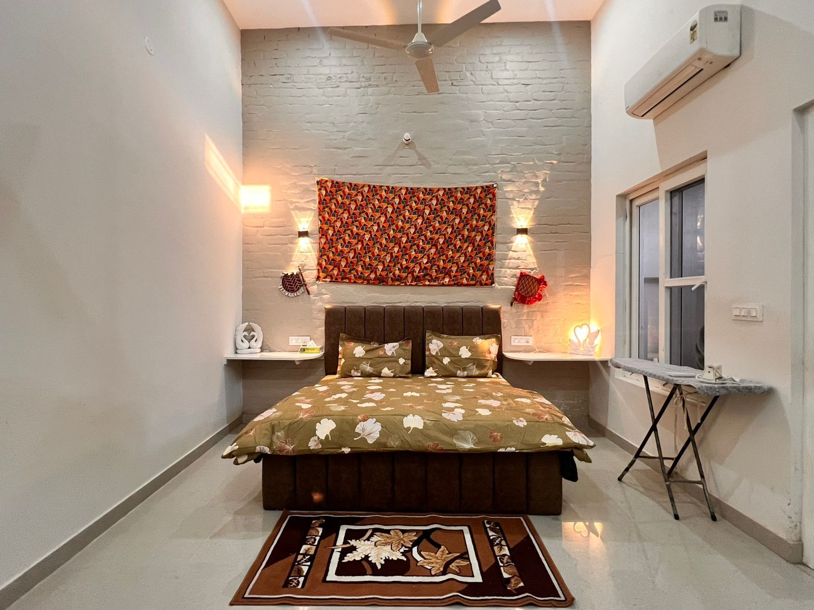 Iron/ironing board, WiFi, bed sheets