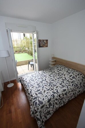 Iron/ironing board, Internet, bed sheets - Apartment facing Vallée Village - very close to Disneyland (Serris)