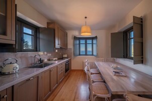 Villa, accesible para personas con discapacidad, vistas al mar | Cocina privada | Cafetera o tetera