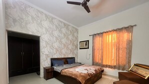Room - 3-bedroom farmhouse in outskirts of Mohali with AC comfort (Kurali)