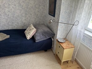 1 bedroom, iron/ironing board, WiFi, bed sheets - Private Room with Shared Kitchen & Bathroom. (Uppsala)