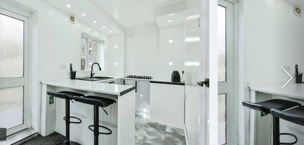 House, 2 Bedrooms, Smoking, Garden View | Interior - 2 Bed Terrace House With Modern Touch (Birmingham)