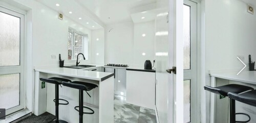 2 Bed Terrace House With Modern Touch