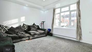 House, 2 Bedrooms, Smoking, Garden View | Living room