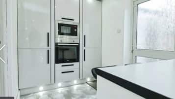 House, 2 Bedrooms, Smoking, Garden View | Interior