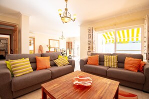 TV, fireplace - Casa Destino | professionally cleaned | 3-bedroom villa | pool (Carvoeiro)