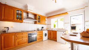 Private kitchen - Casa Destino | professionally cleaned | 3-bedroom villa | pool (Carvoeiro)