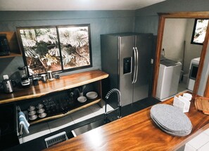 Fridge, microwave, oven, stovetop - Four Elements House – Peace & Nature in Monteverde (Monteverde)