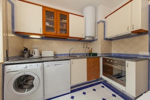Apartment | 2 bedrooms - B09 - Beach Street Apartment in Lagos (Lagos)