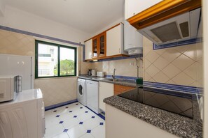 Apartment | 2 bedrooms - B09 - Beach Street Apartment in Lagos (Lagos)