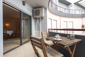 House, Accessible - B40 - Levante 2 Bedroom Apartment in Lagos (Lagos)