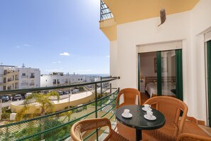 Apartment, Accessible - C04 - Bay Ahoy 3 Bed Apartment in Lagos (Lagos)