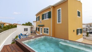Unclassified image, 5 of 21, button - L 04 - Bedroom 4 Western Mos Guesthouse (Lagos)