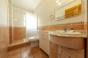 House - L 01 - Bedroom 1 Western Mos Guesthouse (Lagos)