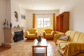 Studio | 1 bedroom - L 01 - Bedroom 1 Western Mos Guesthouse (Lagos)