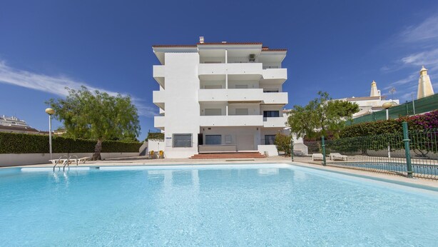 A multi-story building with a swimming pool in front. - B93 - Miralvor 2 Bed Apartment in Alvor (Portimão)