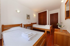 House - N 01 - Bedroom 1 in Amaro Sight Guesthouse (Lagos)
