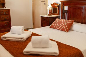 Apartment - B100 - Abrotea Quaint 2 Bed Apartment in Lagos (Lagos)