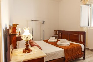 House - B100 - Abrotea Quaint 2 Bed Apartment in Lagos (Lagos)