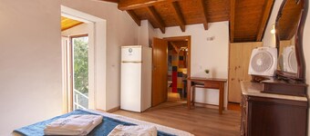 H 06 - ซามูเควรา สตูดิโอ ใน มอนเตส เดอ ไพรอัส  