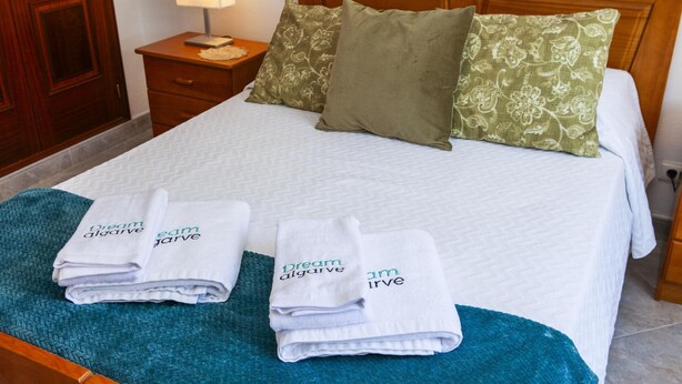 1 bedroom - W 02 - Bedroom 2 in Topside Luz Guesthouse (Lagos)