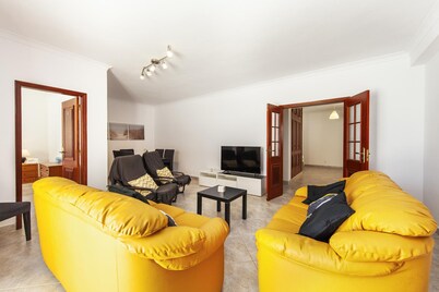 W 02 - Bedroom 2 in Topside Luz Guesthouse