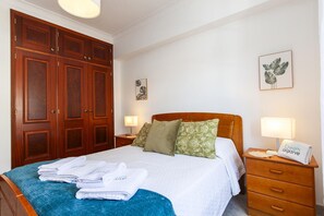 Studio | 1 bedroom - W 02 - Bedroom 2 in Topside Luz Guesthouse (Lagos)