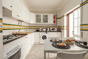 Studio | 1 bedroom - W 04 - Bedroom 4 in Topside Luz Guesthouse (Lagos)