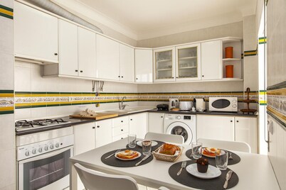 W 04 - Bedroom 4 in Topside Luz Guesthouse