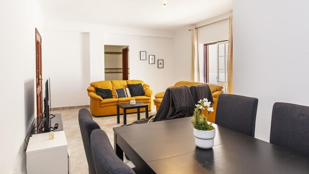 Unclassified image, 1 of 22, button - W 04 - Bedroom 4 in Topside Luz Guesthouse (Lagos)