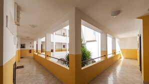 Unclassified image, 3 of 22, button - W 04 - Bedroom 4 in Topside Luz Guesthouse (Lagos)