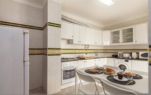 House | 1 bedroom - W 04 - Bedroom 4 in Topside Luz Guesthouse (Lagos)