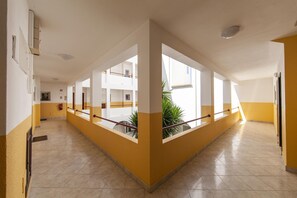 Studio | 1 bedroom - W 01 - Bedroom 1 in Topside Luz Guesthouse (Lagos)