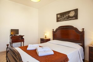 House | 1 bedroom - FF 03 - Bedroom 3 in Sea Breeze Guesthouse (Lagos)