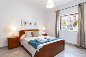 Unclassified image, 3 of 24, button - W 03 - Bedroom 3 in Topside Luz Guesthouse (Lagos)